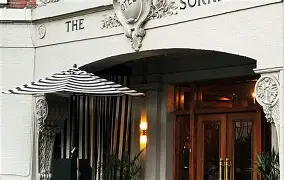 Leia mais sobre o artigo Comparatif Des Tablettes En Chambre Pour Hôtels De Luxe